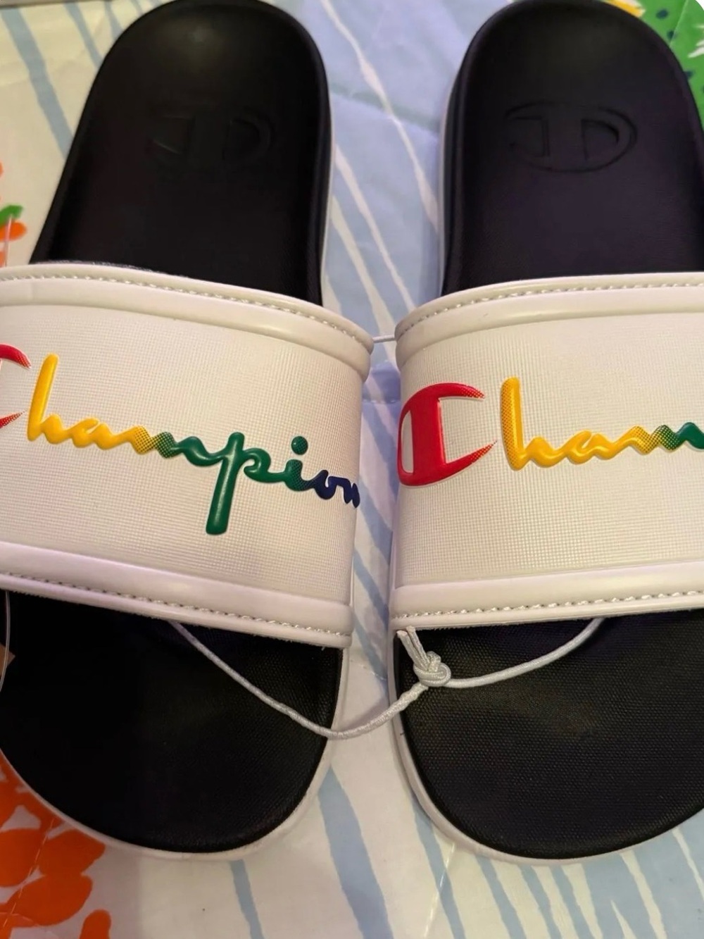 Champion IPO squish, white/rainbow women size 7 New